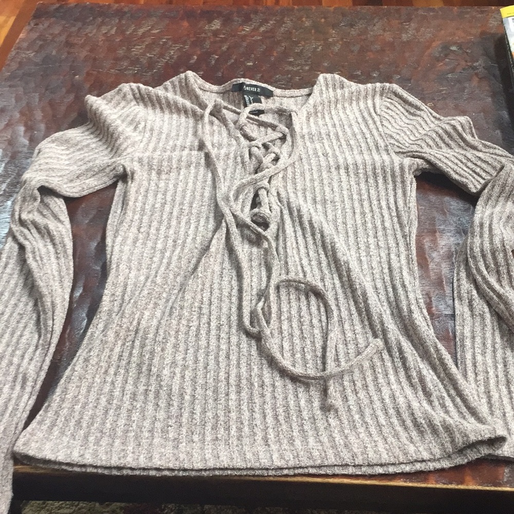 Forever 21 knit long sleeve Shirt